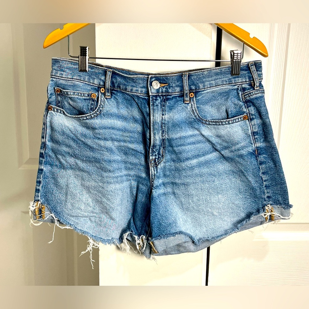 American Eagle Strigid Perfect Short Light Blue Ripped Jean Shorts Size 10